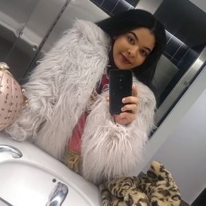 Meet your Posher, La'teva